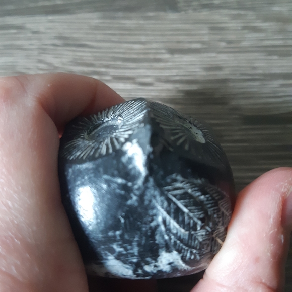 Soapstone carved Owls. Handmade  A Wolf Original Made in Canada - Picture 3 of 8